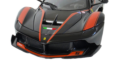 Maisto Special Edition Premium Die-Cast Ferrari FXX K #10 Model Car (1/18 Scale).