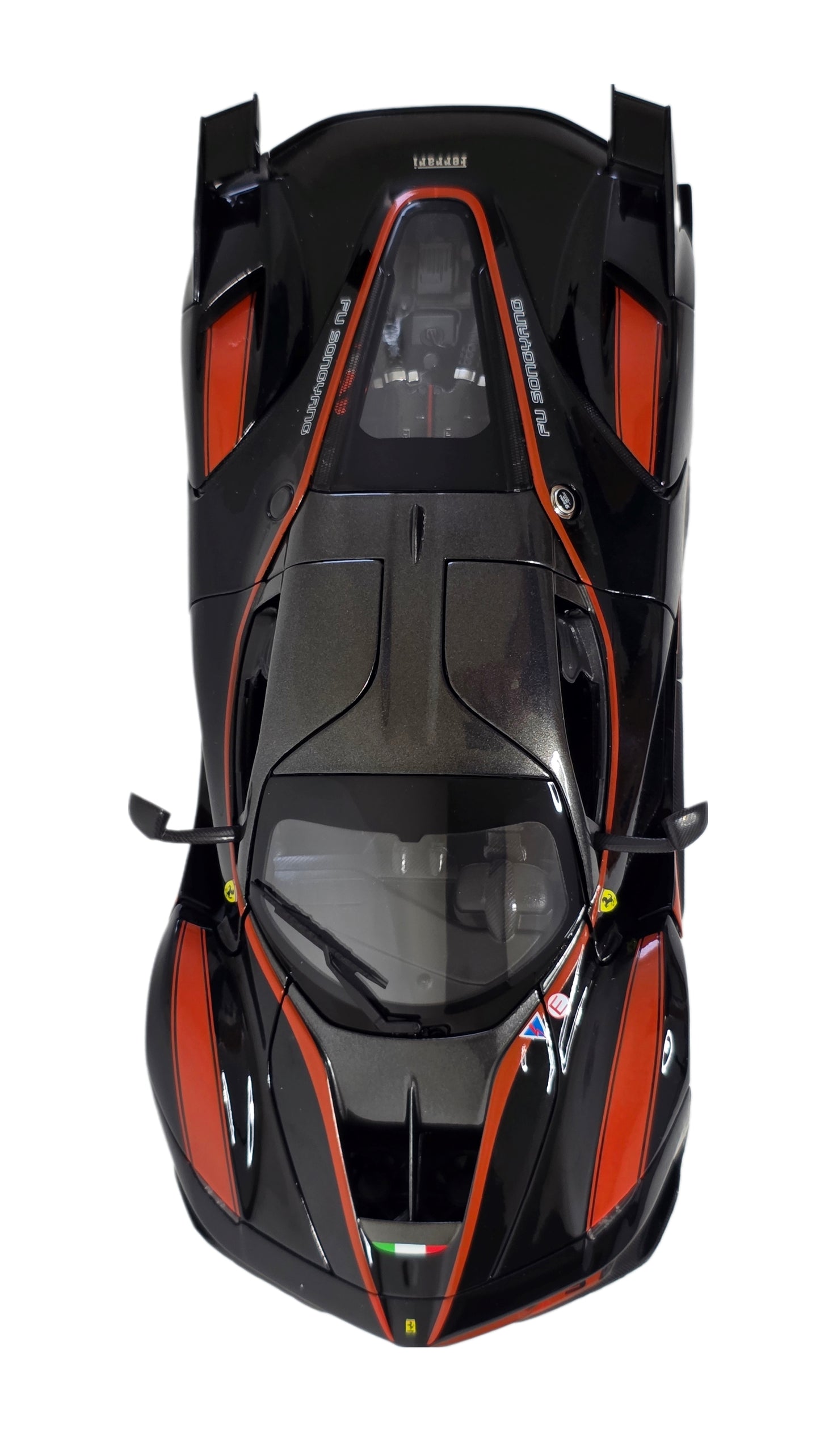 Maisto Special Edition Premium Die-Cast Ferrari FXX K #10 Model Car (1/18 Scale).