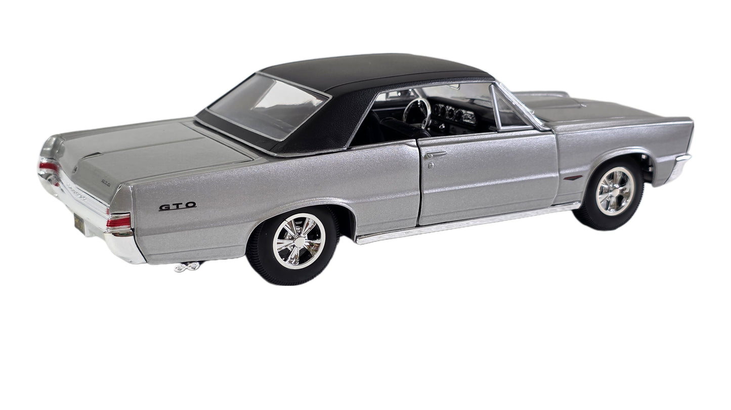 Maisto Special Edition Premium Die-Cast 1965 Pontiac GTO  Model Car (1/18 Scale)