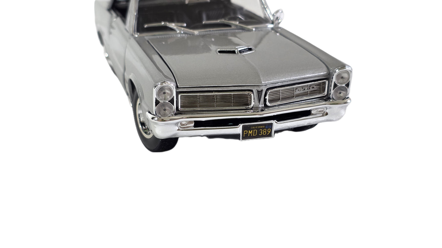 Maisto Special Edition Premium Die-Cast 1965 Pontiac GTO  Model Car (1/18 Scale)