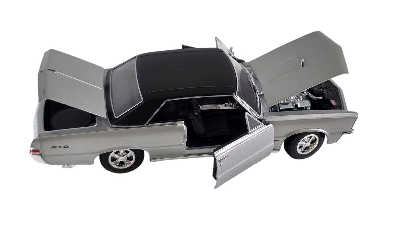 Maisto Special Edition Premium Die-Cast 1965 Pontiac GTO  Model Car (1/18 Scale)