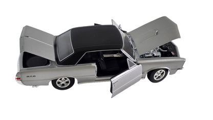 Maisto Special Edition Premium Die-Cast 1965 Pontiac GTO  Model Car (1/18 Scale)