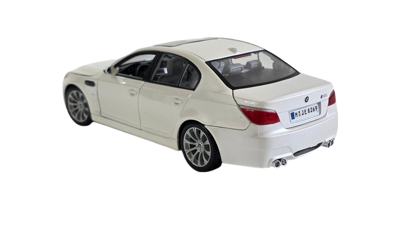 Maisto Special Edition Premium Die-Cast BMW M5 Model Car (1/18 Scale)