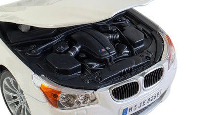 Maisto Special Edition Premium Die-Cast BMW M5 Model Car (1/18 Scale)
