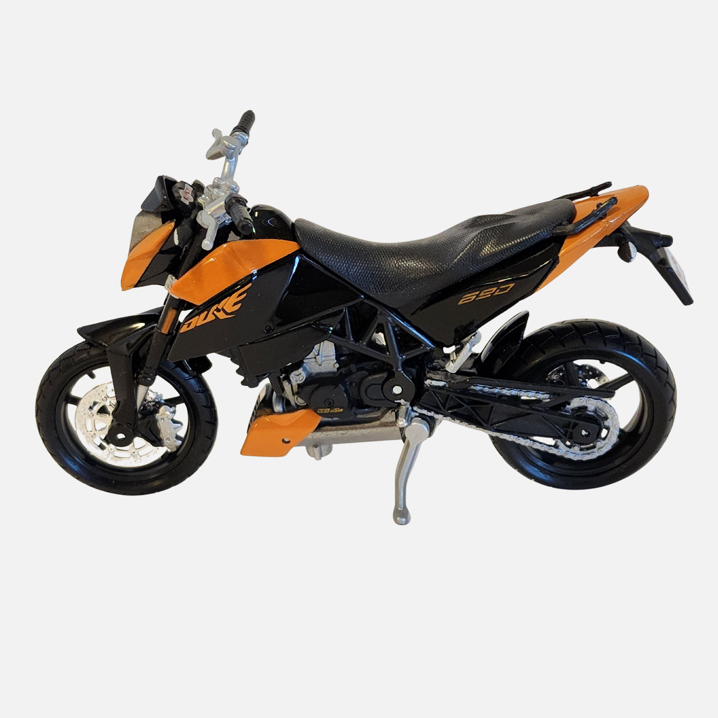 Maisto Motorcycles: Suzuki GSXR 600, Honda CRF450R, KTM 390 Duke, Kawasaki Vulcan 2000 1:18 Scale Dei-cast pack of 4