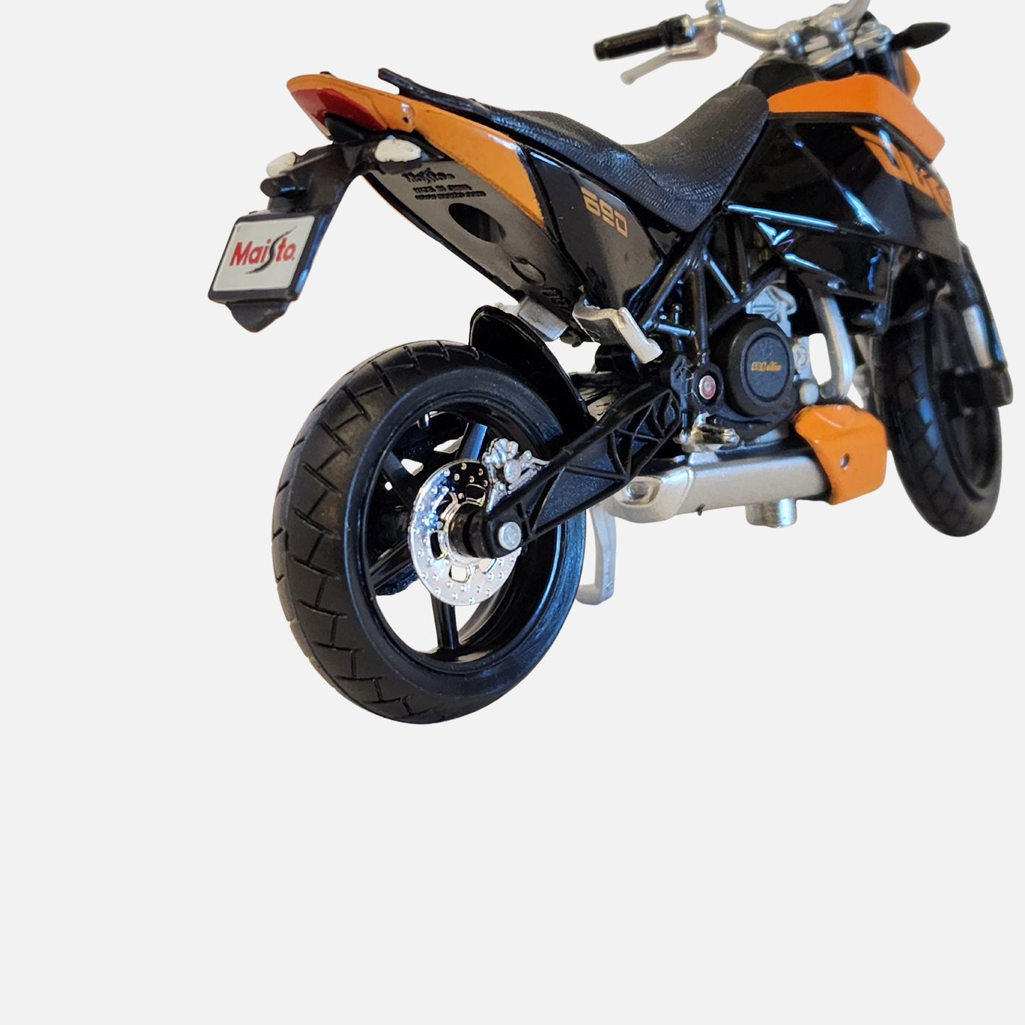 Maisto Motorcycles: Suzuki GSXR 600, Honda CRF450R, KTM 390 Duke, Kawasaki Vulcan 2000 1:18 Scale Dei-cast pack of 4
